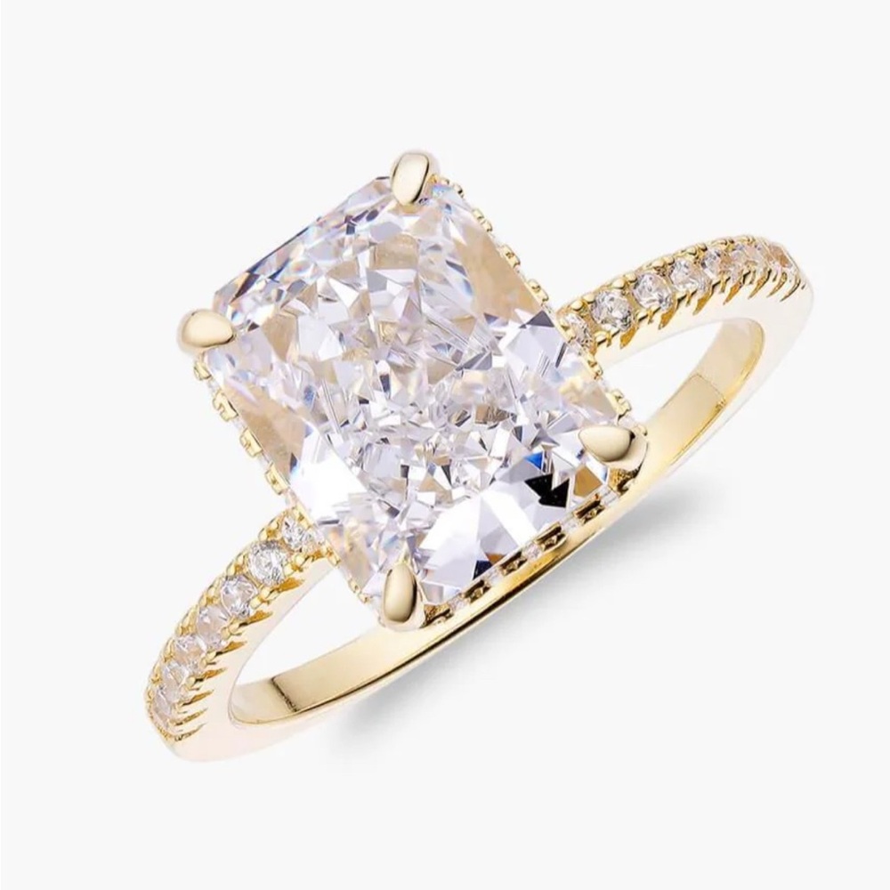 Elegant Gold and Silver Women's Ring